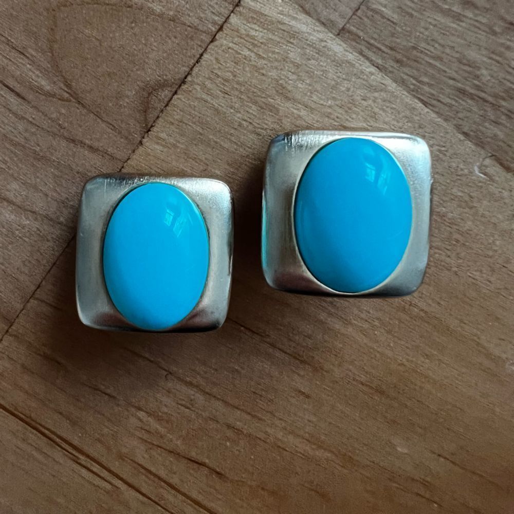 GAY BOYER vintage turquoise gold tone clip on statement earrings